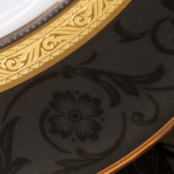 Noritake 2 Kingswood Black and Gold Accent Luncheon Plates - Picture 5 of 7
